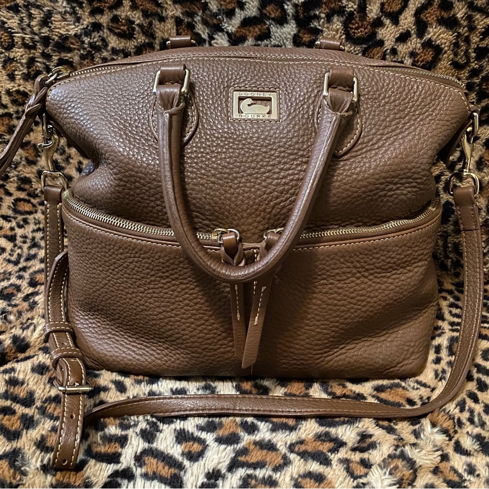 Dooney & Bourke pebble grain leather -EUC